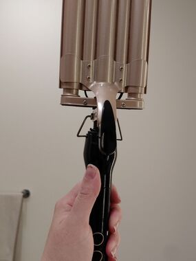 Barrels Wave Curling Iron - Black Handle with Gold Barrels